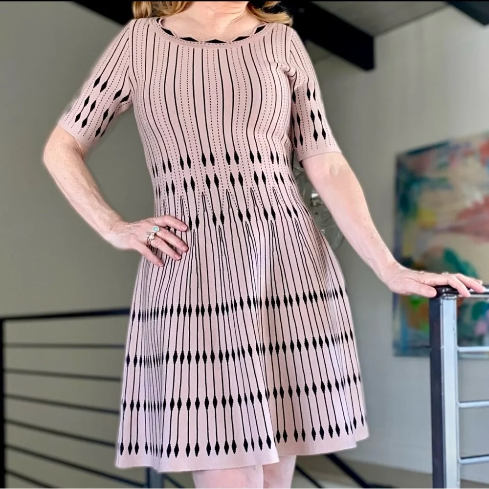 Luxury knit dress from Neiman Marcus. Like new condition. HUGE DISCOUNT - Picture 5 of 9